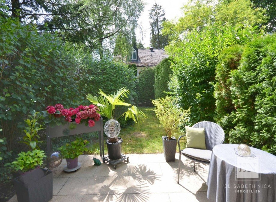 Terrasse mit Blick in den Garten Erdgeschosswohnung M�nchen