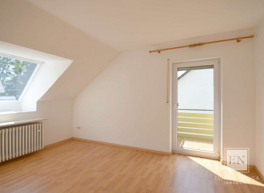 Zimmer mit Balkon DG Doppelhaush�lfte H�henkirchen-Siegertsbrunn