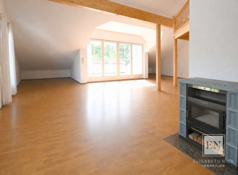 Wohnbereich Modifizierung mit KI leerer Raum M�nchen Dachgeschosswohnung Dachterrassenjuwel - 3-Zimmer-Wohnung in perfekter Lage