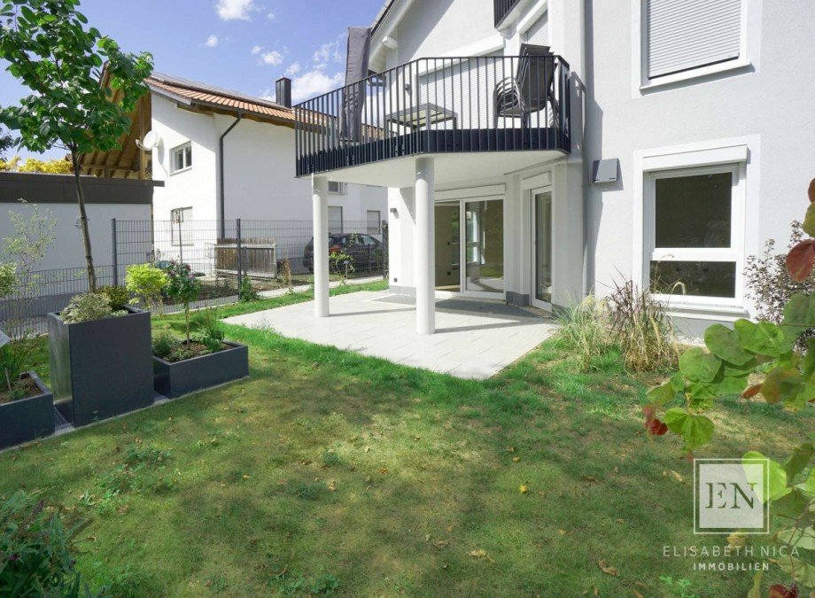 Garten mit Blick auf Terrasse Erdgeschosswohnung M�nchen