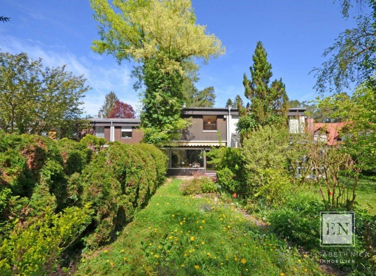 Blick auf Haus und Terrasse M�nchen Reihenhaus Reihenhaus mit gro�em Garten in Top-Lage von Waldtrudering