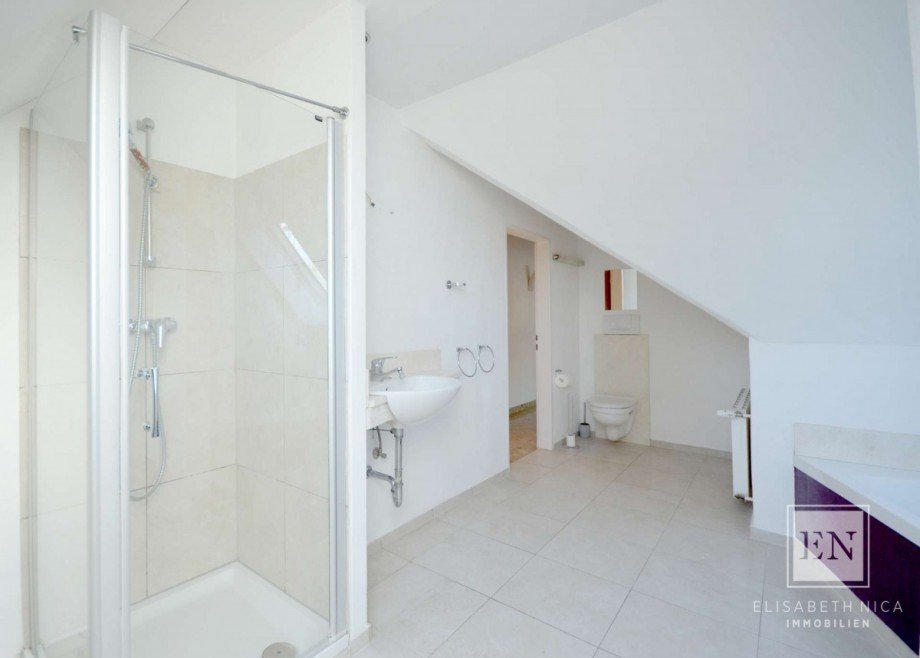 Bad OG Zweifamilienhaus M�nchen